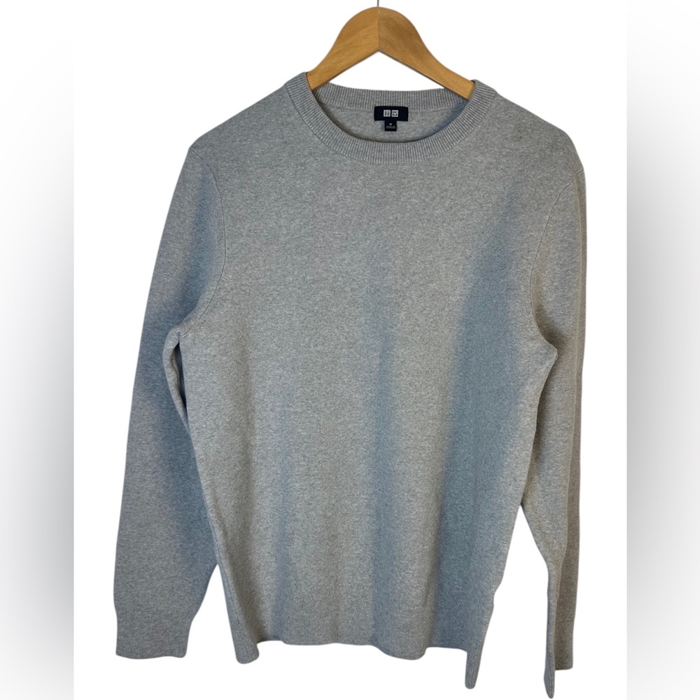 Uniqlo Men's Light Gray Crewneck Sweater